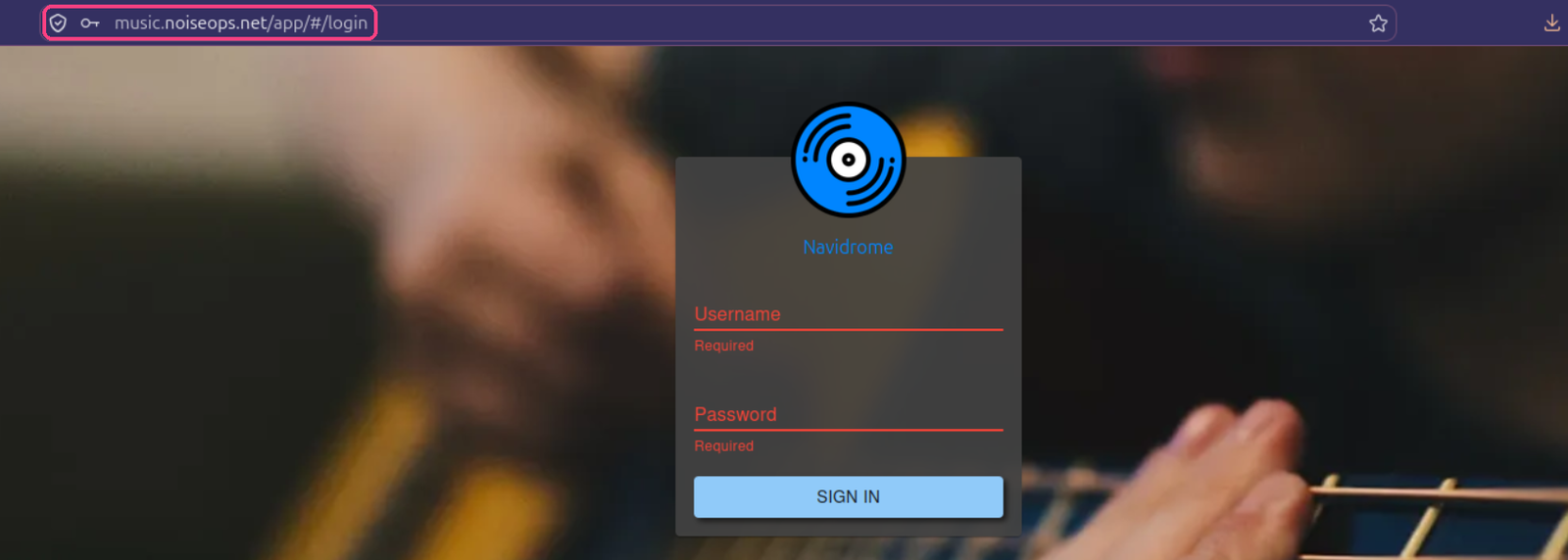 Tela de login do Navidrome em music.noiseops.net, com HTTPS e a URL destacada